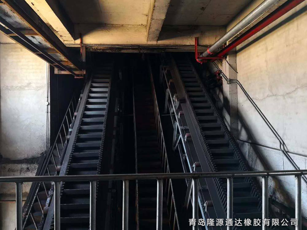 大傾角波（bō）狀擋邊輸送帶